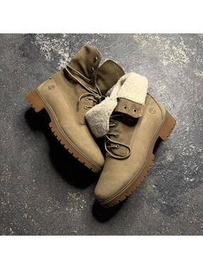 Timberland Tan fur lined 6 Inch Boot